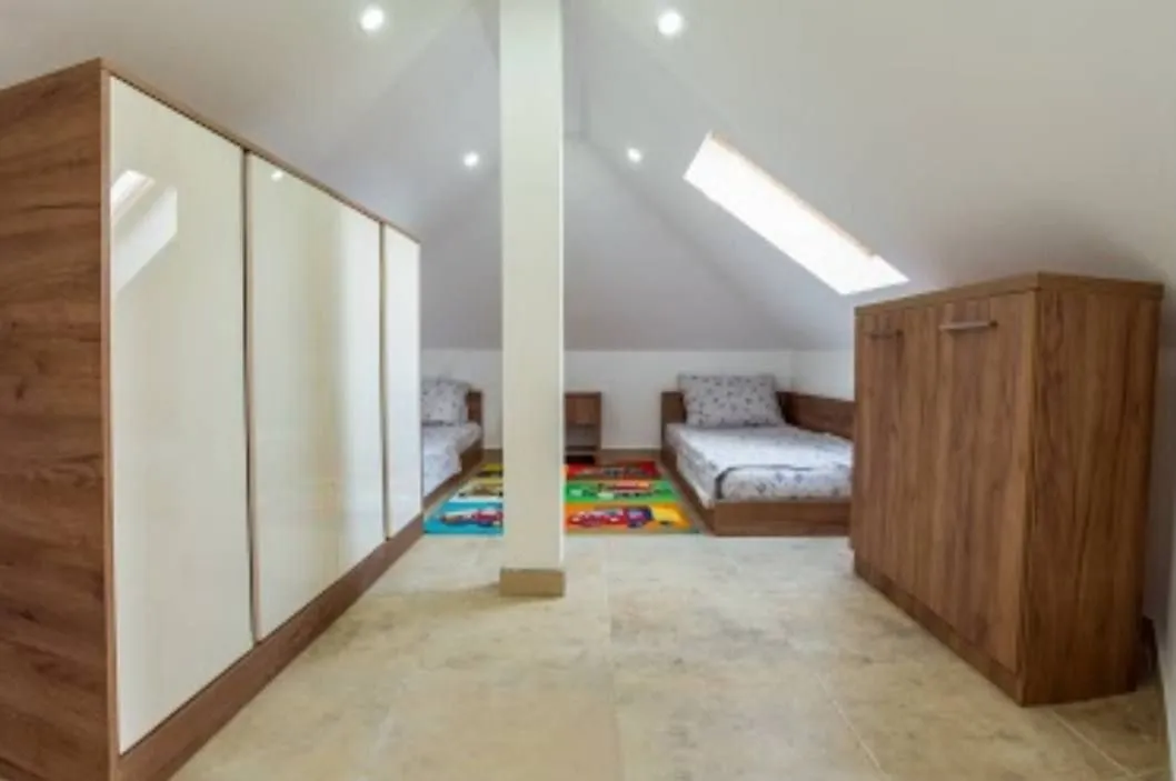 Izdavanje, dvosoban stan, 61m², Podkošljun, Budva