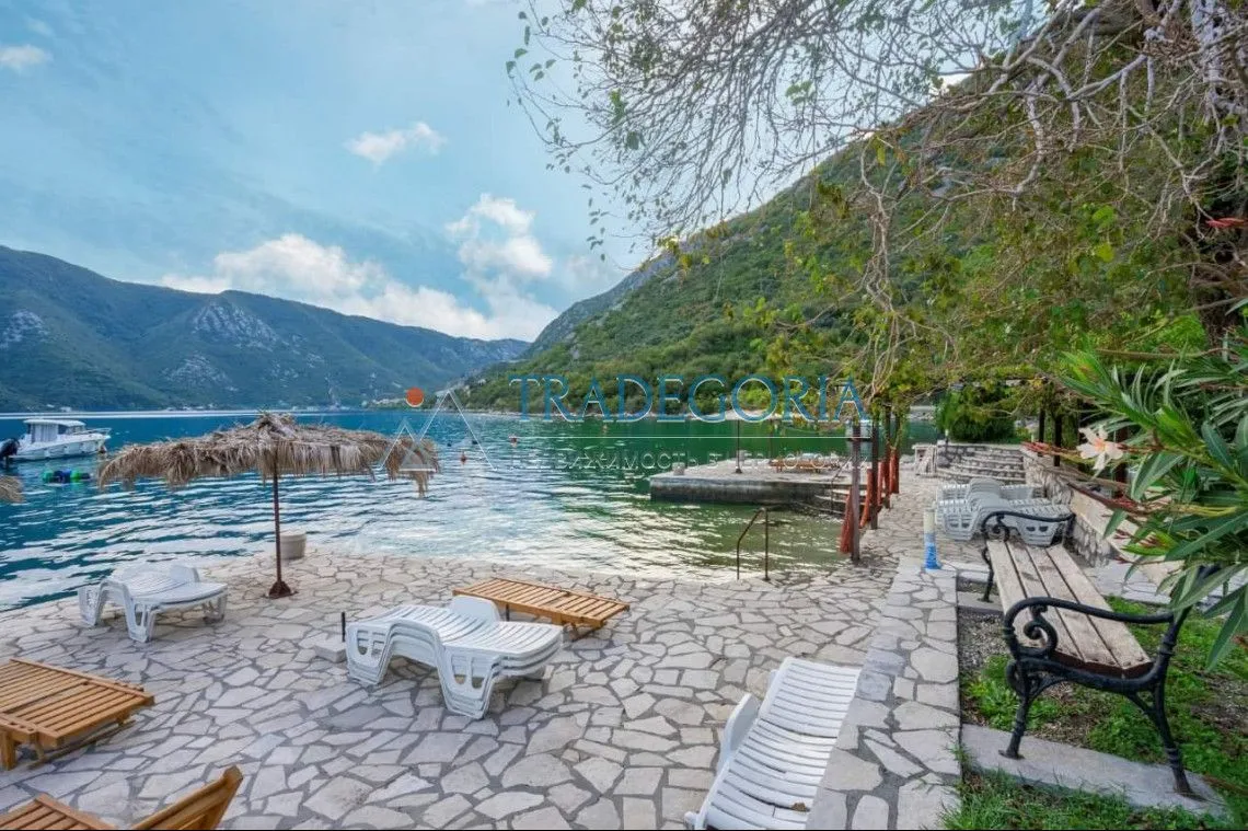 Prodaja, kuća, 255m², Strp, Kotor