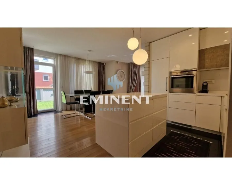 Sale, house, 345m², Surčin, Beograd