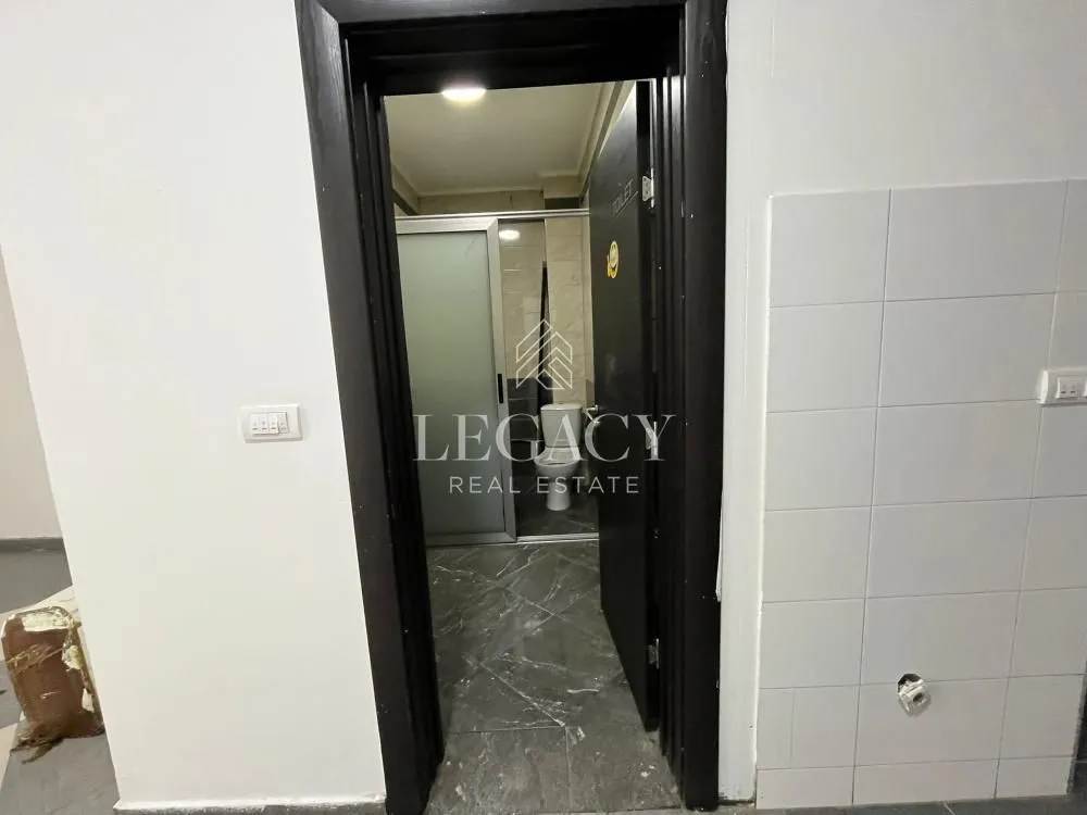 Izdavanje, poslovni prostor, 146m², Đeram Pijaca, Beograd
