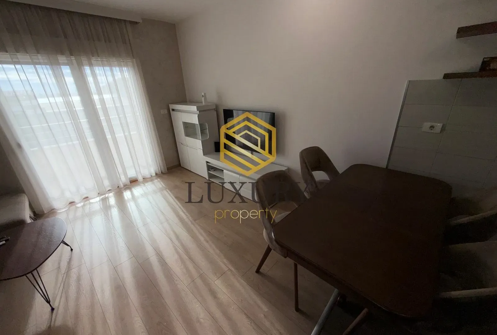 Izdavanje, dvosoban stan, 75m², City Kvart, Podgorica