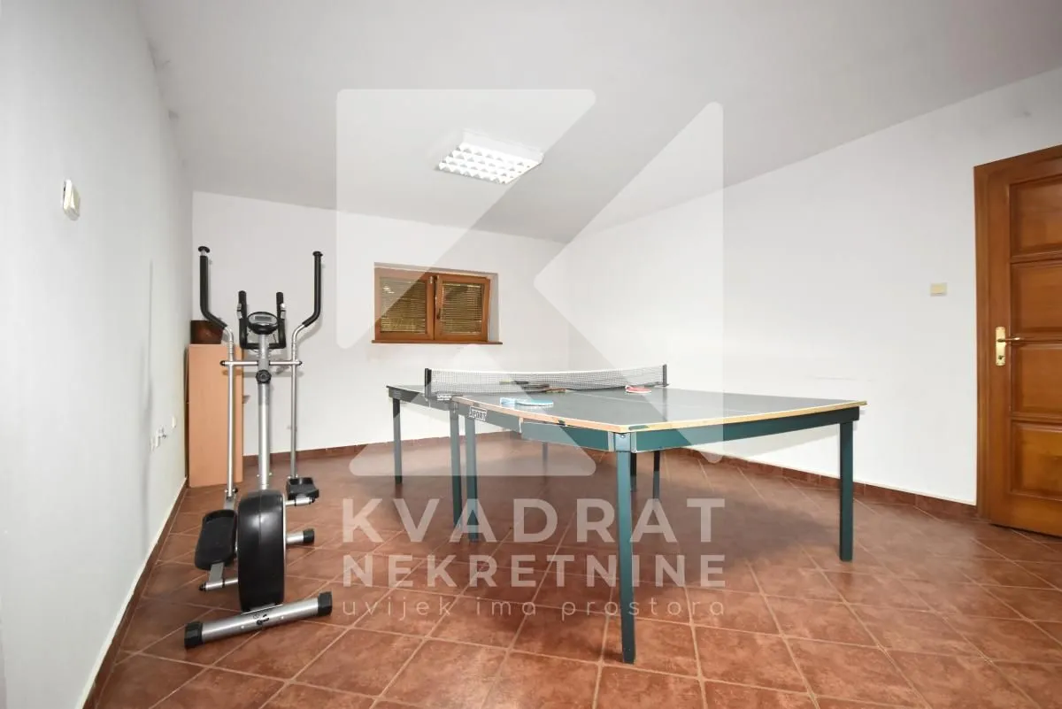 Rent, house, 300m², Ibričevina, Podgorica