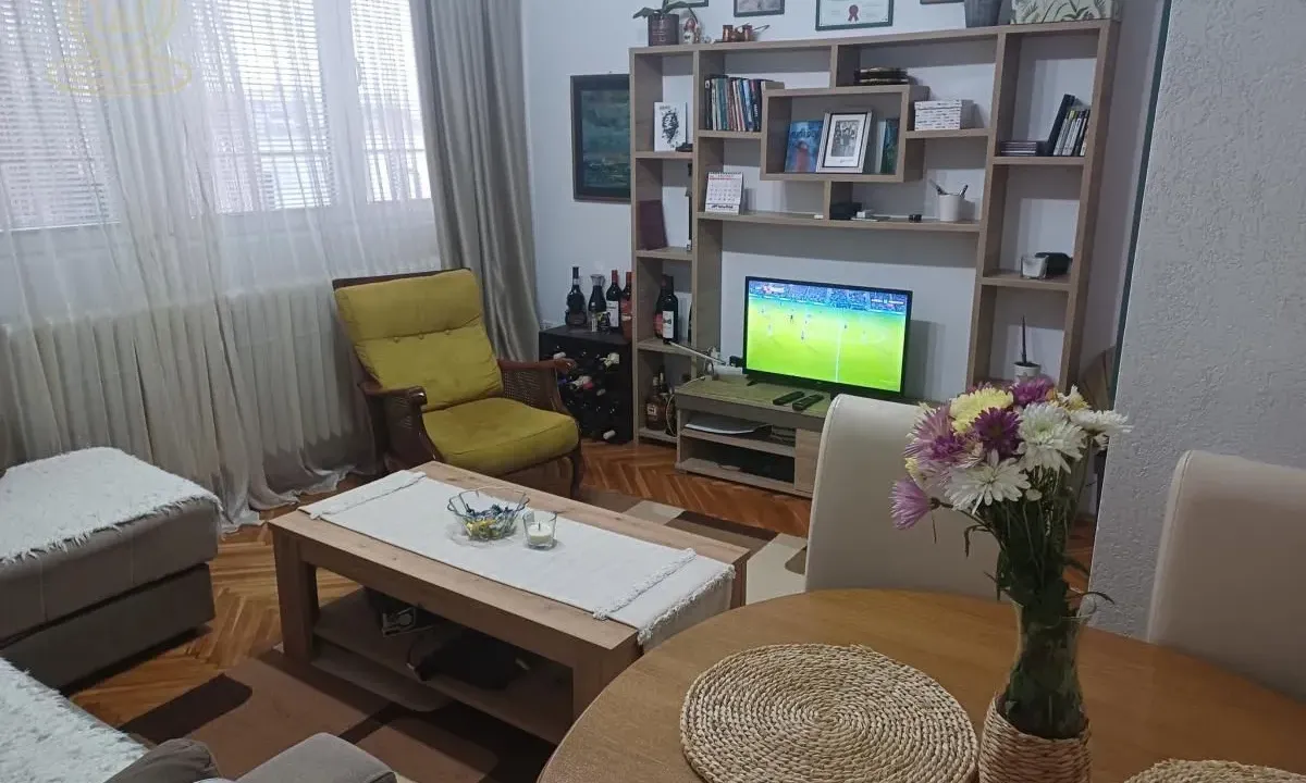 Prodaja, dvosoban stan, 52m², Erdoglija, Kragujevac