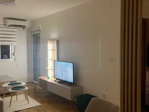 Izdavanje, jednosoban stan, 42m², Central Point, Podgorica - image 12