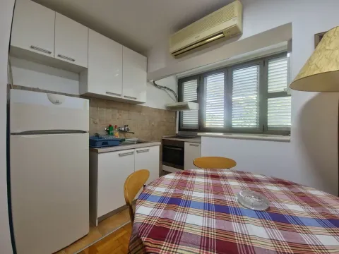 Rent, two bedroom apartment, 50m², Budva, Crna Gora - image 8