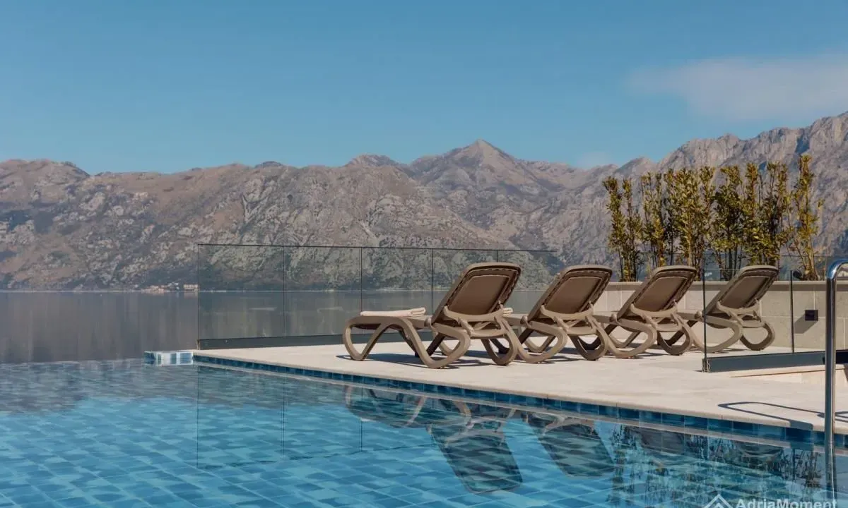 Prodaja, trosoban stan, 192m², Dobrota, Kotor