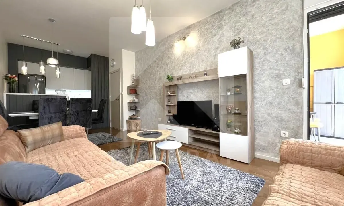 Izdavanje, jednosoban stan, 45m², Pobrežje, Podgorica