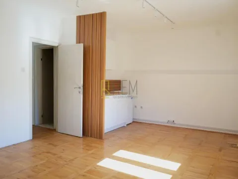 Rent, office space, 174m², Centar, Podgorica - image 12