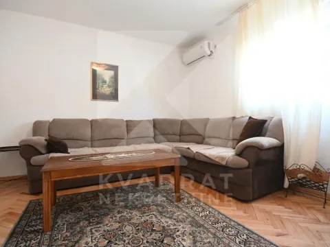 Izdavanje, dvosoban stan, 80m², Momišići, Podgorica - image 2
