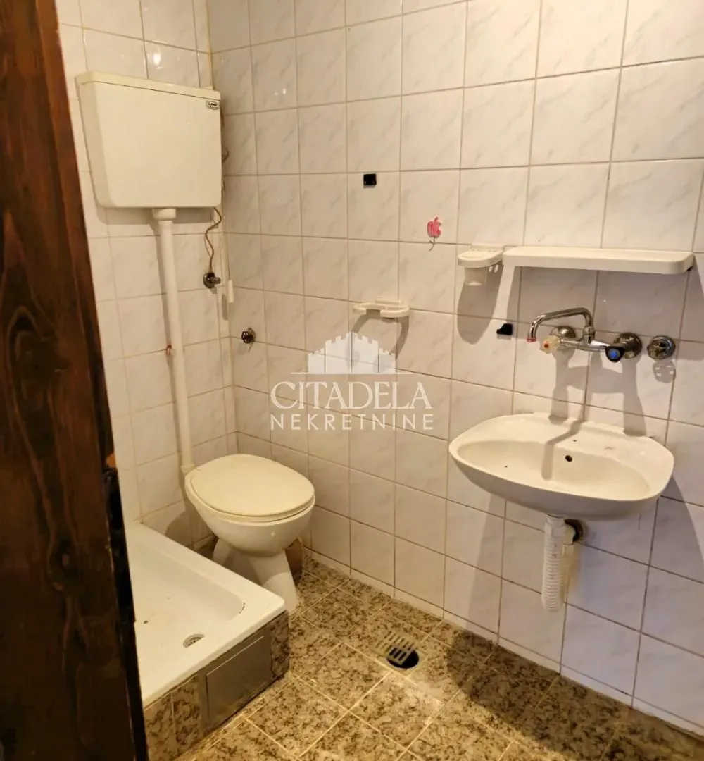 Prodaja, trosoban stan, 75m², Cerak, Beograd