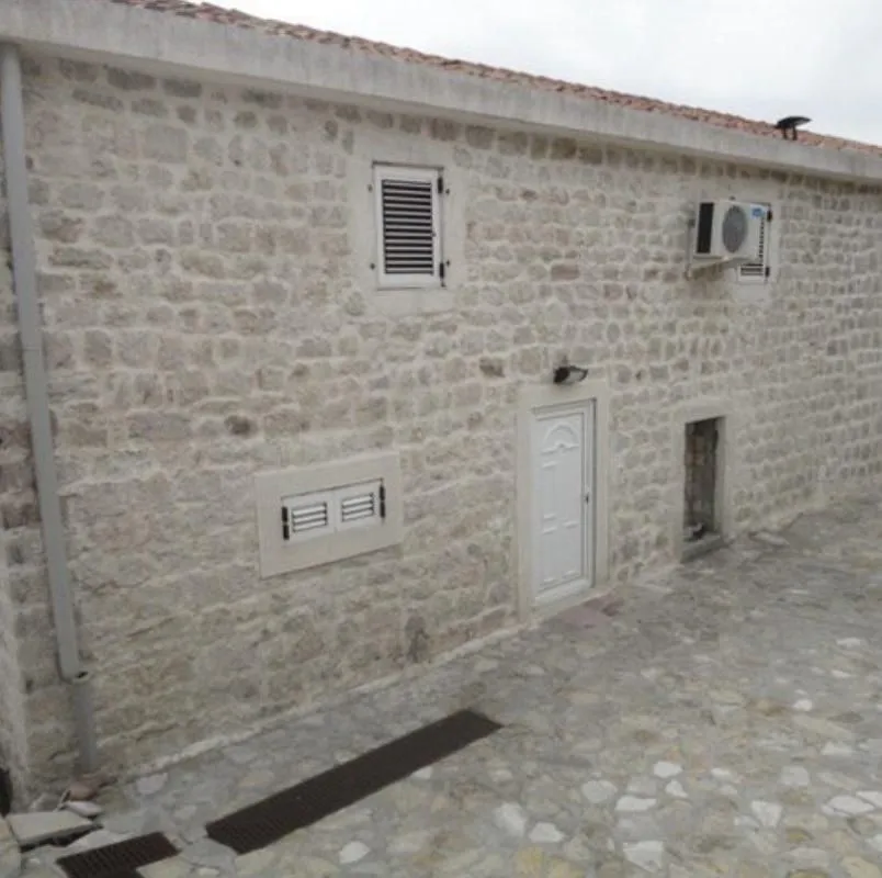 Izdavanje, kuća, 443m², Reževići, Budva