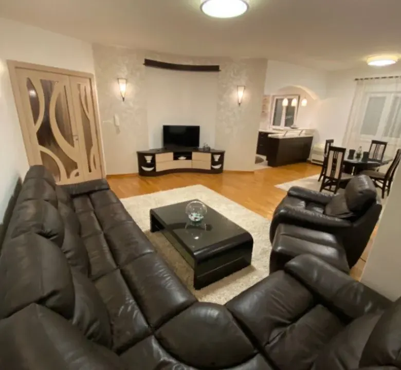 Izdavanje, trosoban stan, 120m², City Kvart, Podgorica