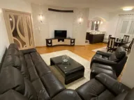 Izdavanje, trosoban stan, 120m², City Kvart, Podgorica - image 1