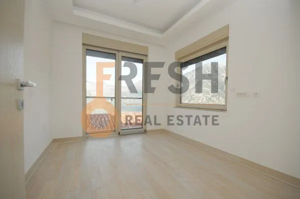 Prodaja, trosoban stan, 156m², Kotor, Crna Gora