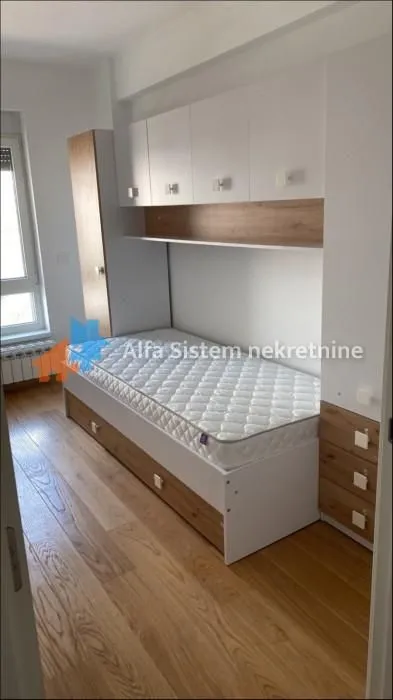 Izdavanje, trosoban stan, 112m², Novi Beograd Blok 65, Novi Beograd Sve Podlokacije
