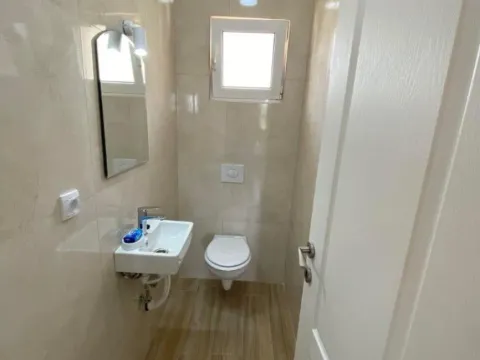 Izdavanje, trosoban stan, 110m², Gradiošnica, Tivat - image 4