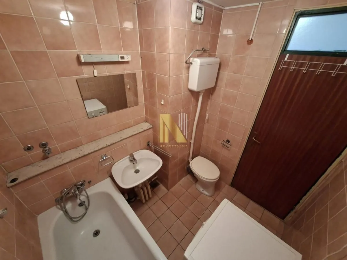 Prodaja, četvorosoban stan, 95m², Sajmište, Novi Sad
