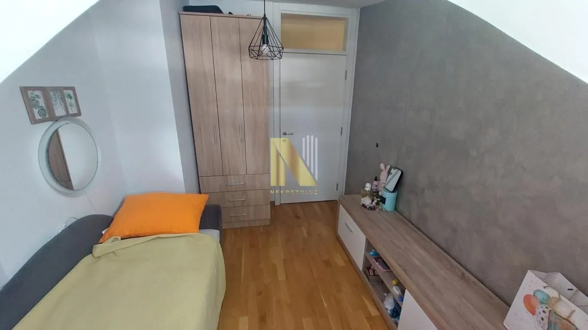 Prodaja, četvorosoban stan, 90m², Petrovaradin, Novi Sad