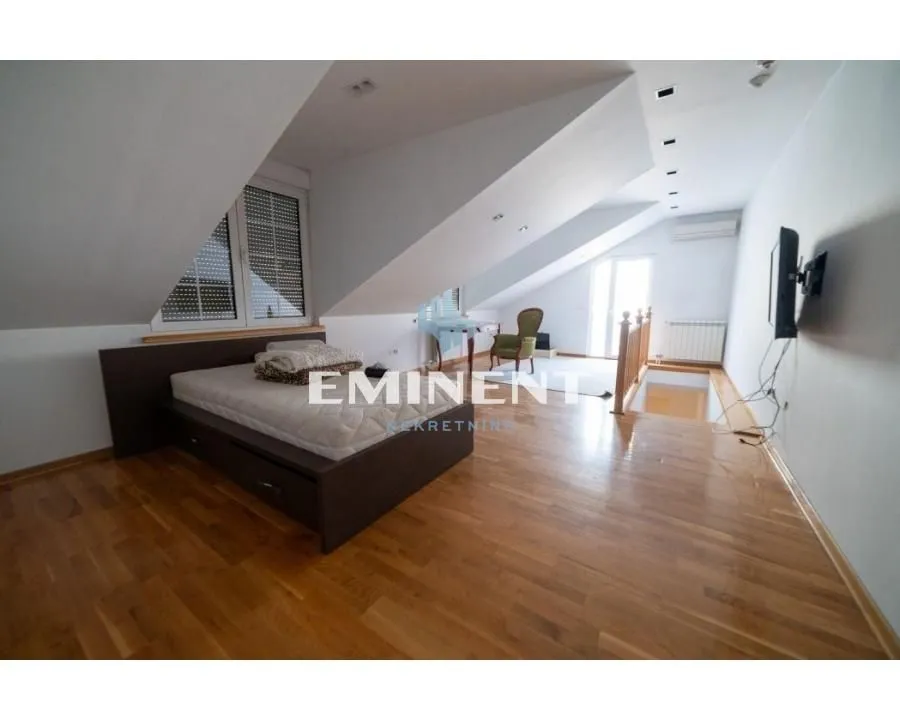 Sale, house, 304m², Zemun Centar, Zemun Sve Podlokacije