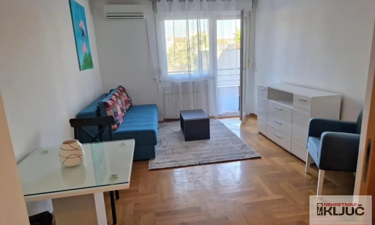 Izdavanje, dvosoban stan, 45m², Bulevar Oslobodjenja, Novi Sad Sve Podlokacije
