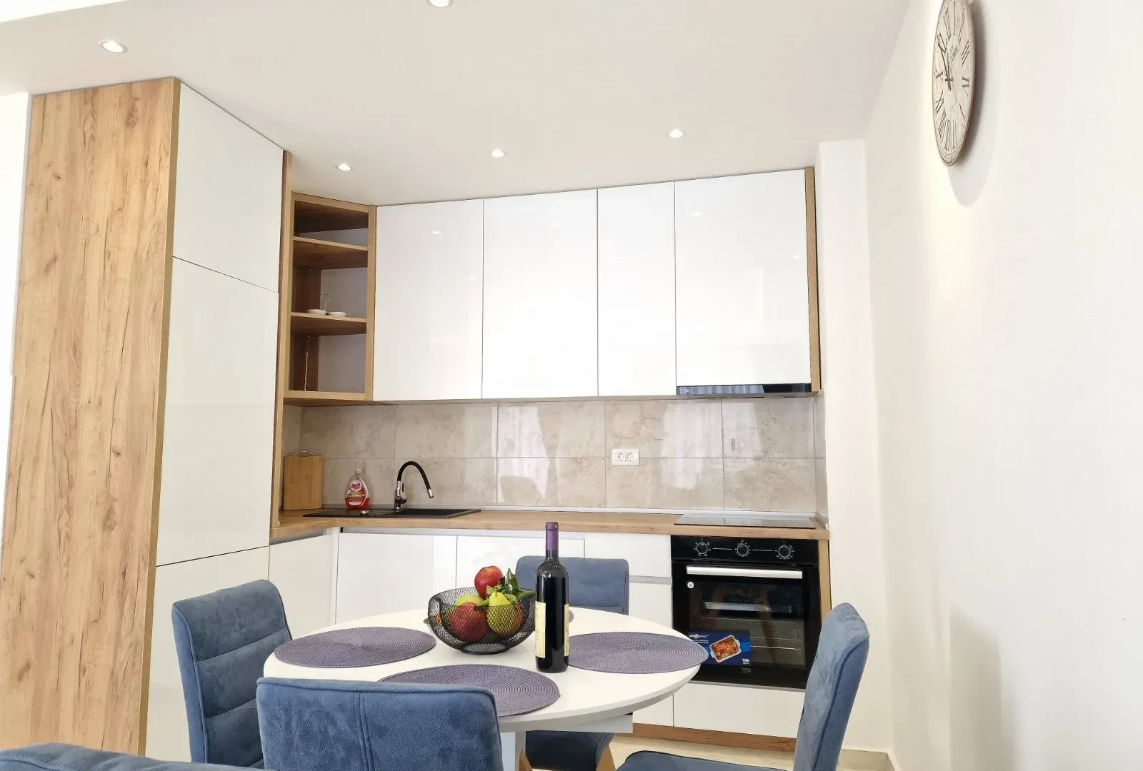 Rent, one bedroom apartment, 47m², Budva, Crna Gora