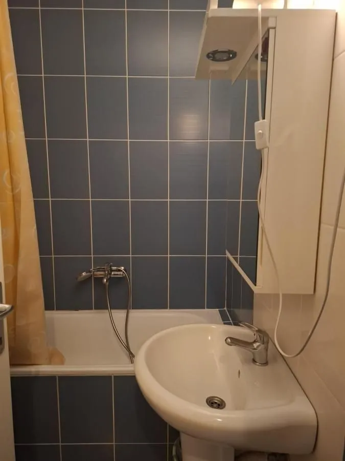 Izdavanje, jednosoban stan, 31m², Sajmište, Novi Sad