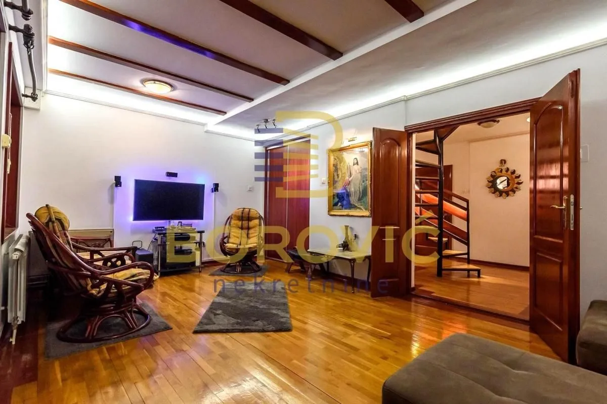 Sale, four bedroom apartment, 104m², Stari Grad, Beograd