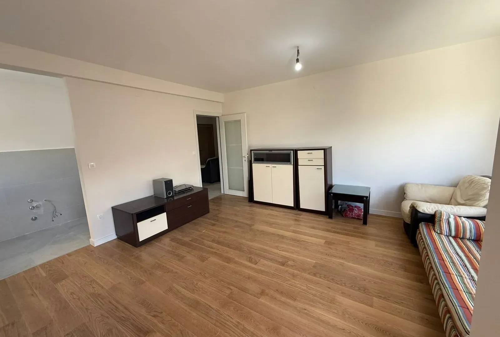 Izdavanje, dvosoban stan, 74m², Central Point, Podgorica
