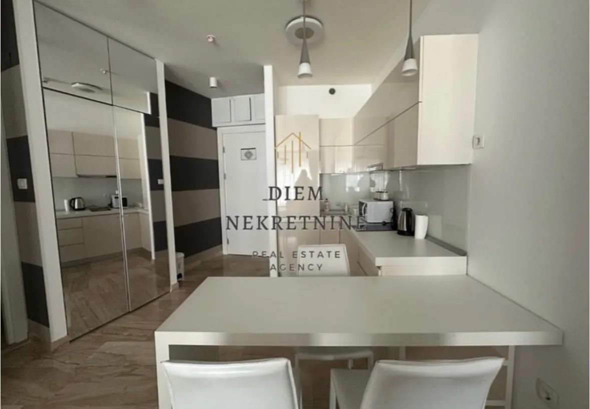 Rent, one bedroom apartment, 64m², Tre Canne, Budva