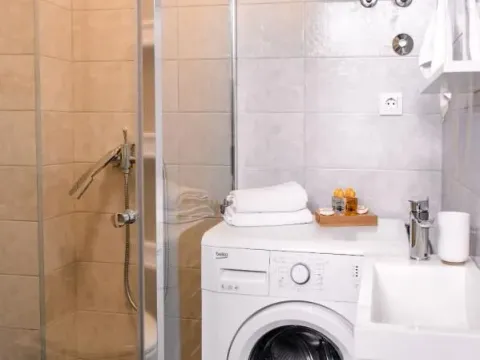 Izdavanje, kuća, 50m², Tivat, Crna Gora - image 11