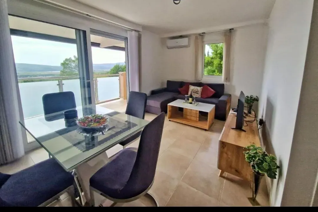 Rent, one bedroom apartment, 50m², Kavač, Kotor