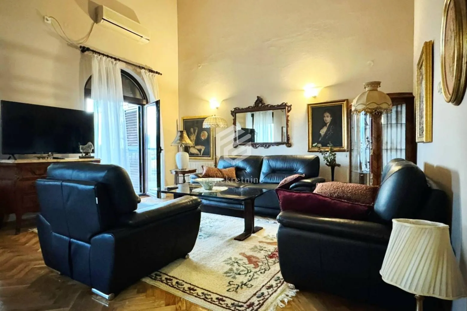 Rent, house, 280m², Gorica C, Podgorica