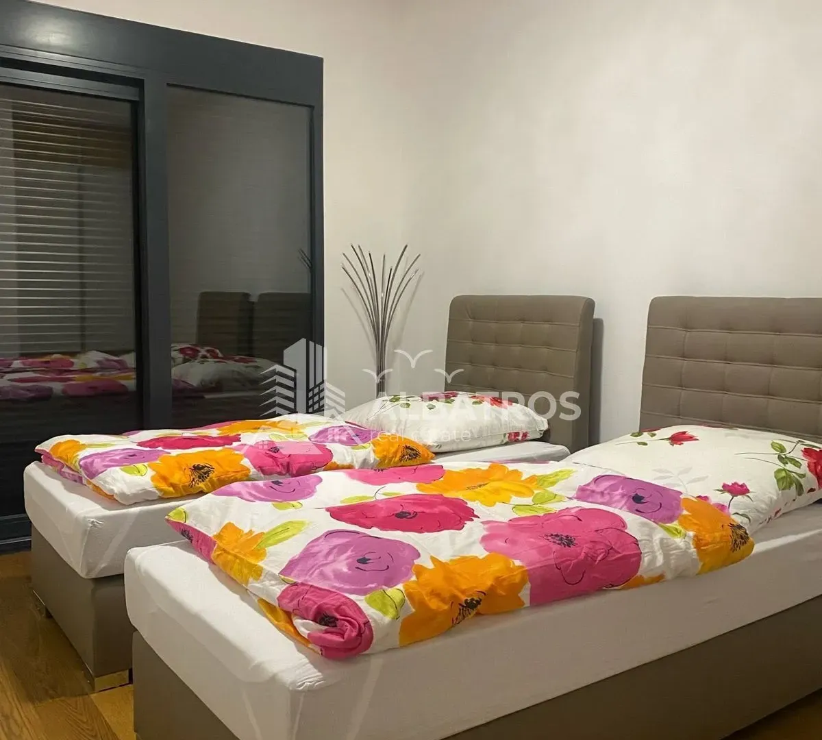 Izdavanje, dvosoban stan, 80m², Centar, Bar