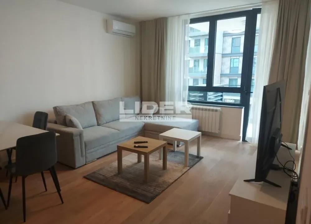 Izdavanje, dvosoban stan, 59m², Savski Venac, Beograd