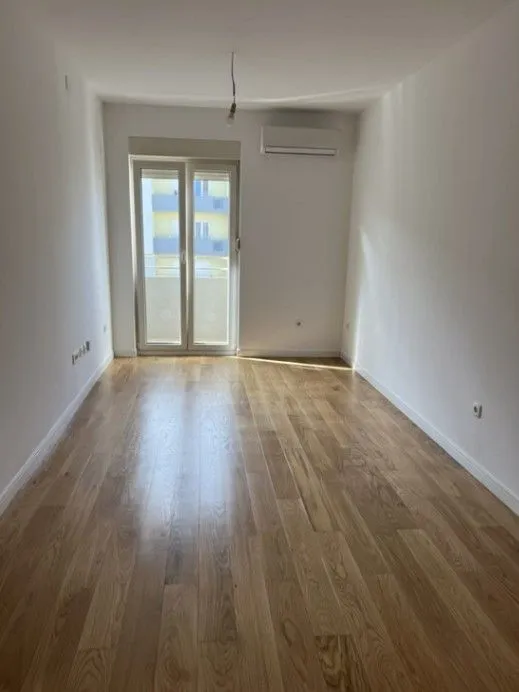 Izdavanje, jednosoban stan, 40m², Central Point, Podgorica
