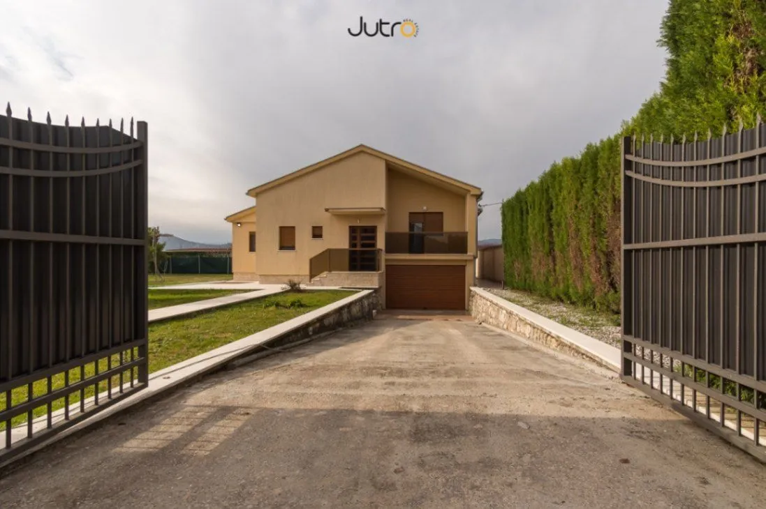 Izdavanje, kuća, 170m², Dajbabe, Podgorica