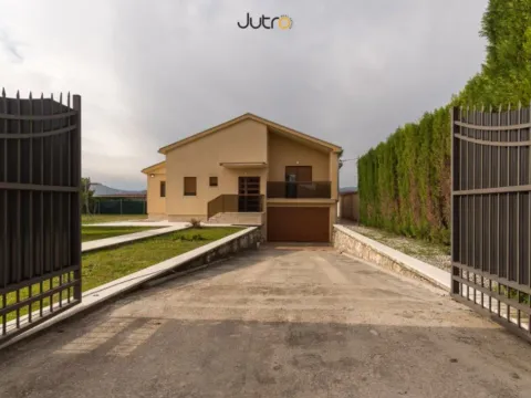 Izdavanje, kuća, 170m², Dajbabe, Podgorica