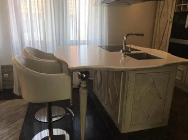 Izdavanje, trosoban stan, 240m², Kalenić Pijaca, Vračar Sve Podlokacije