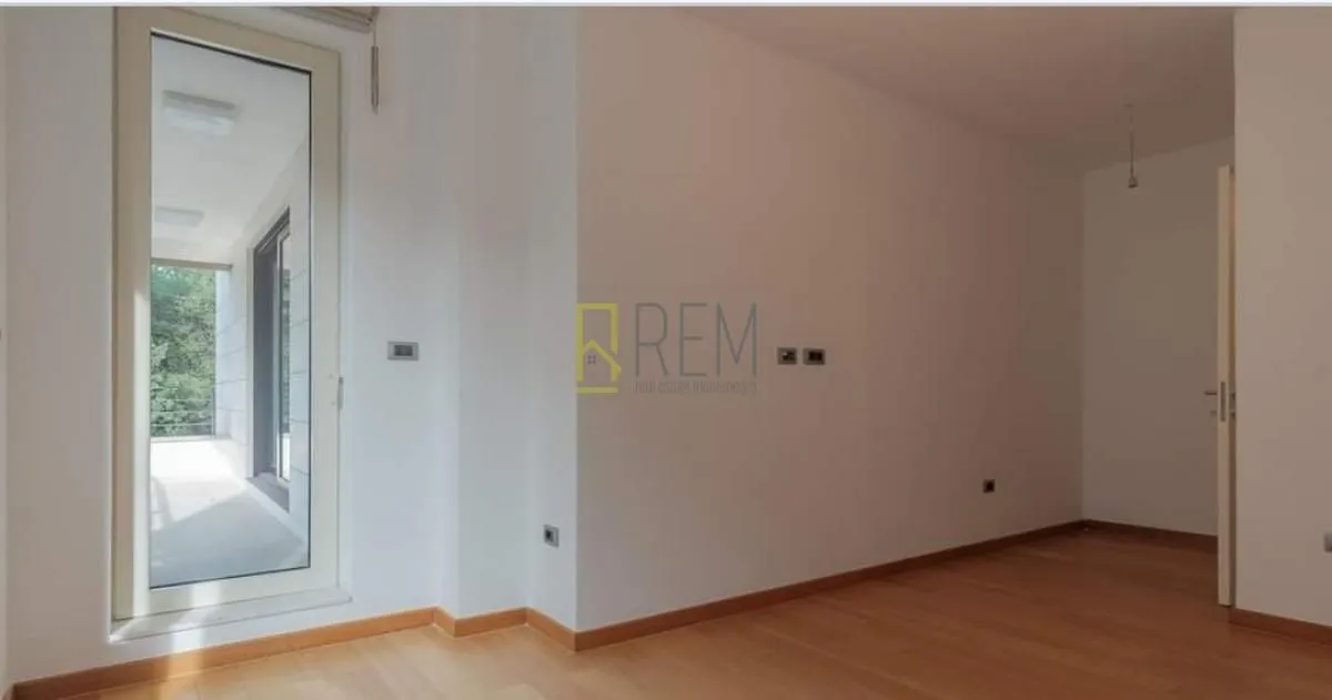 Prodaja, trosoban stan, 114m², Centar, Podgorica