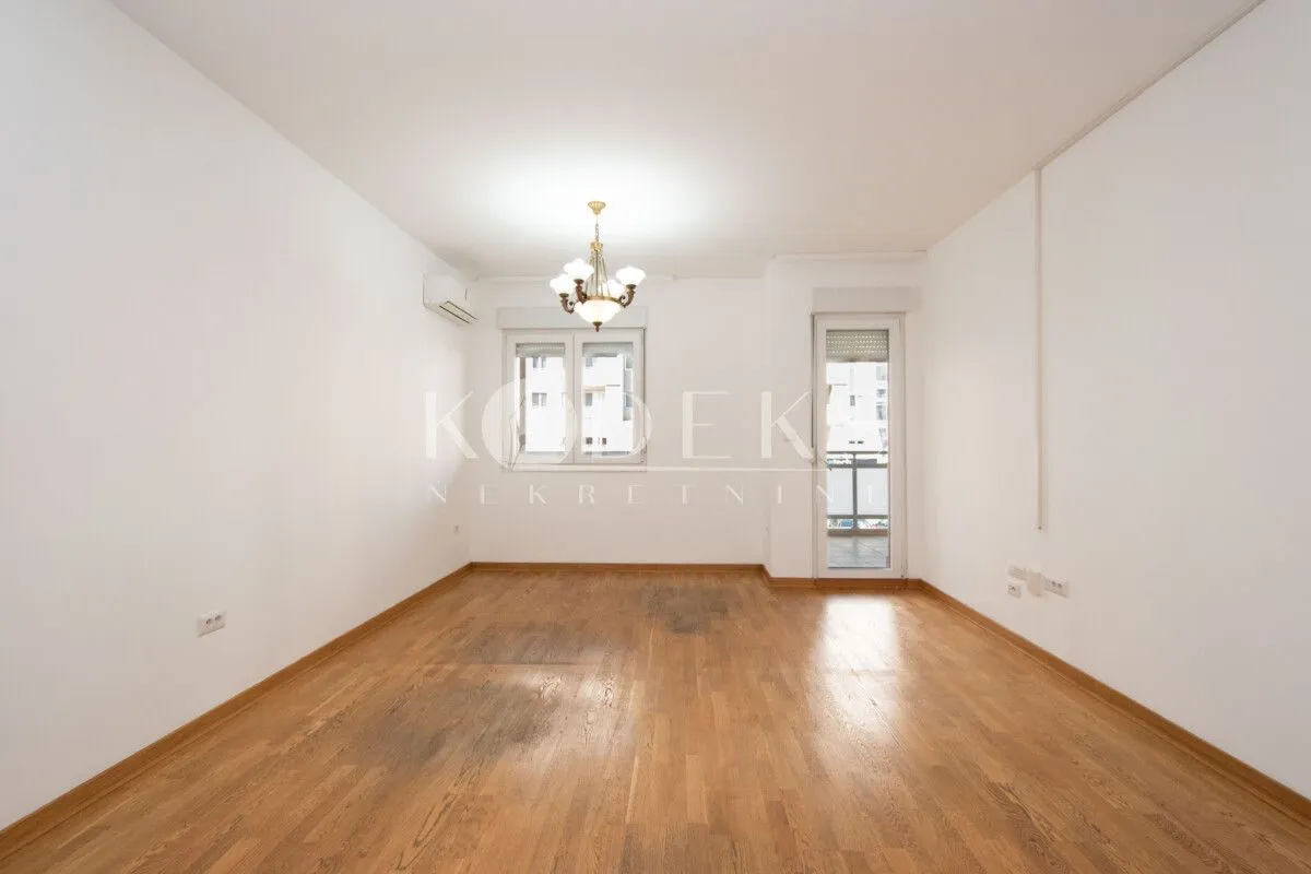 Rent, office space, 63m², City Kvart, Podgorica