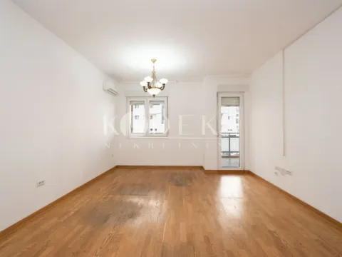 Rent, office space, 63m², City Kvart, Podgorica - image 2