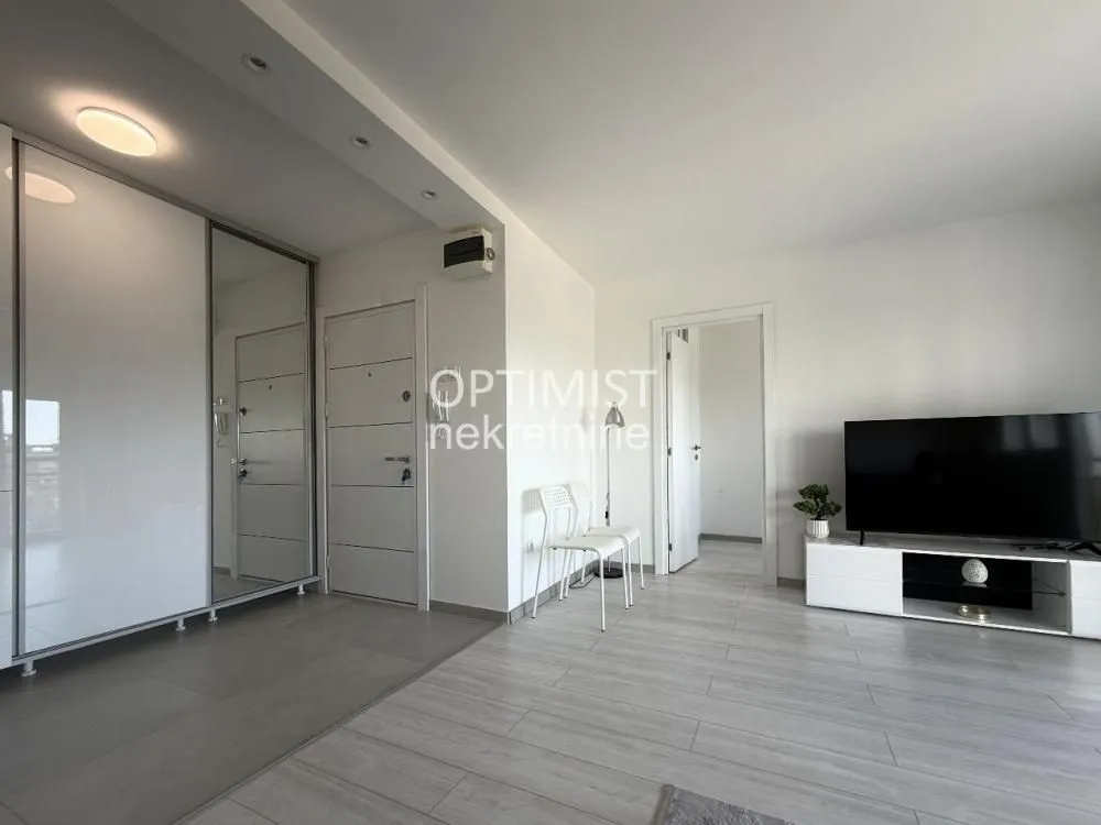 Izdavanje, trosoban stan, 58m², Novi Beograd Blok 28, Novi Beograd Sve Podlokacije