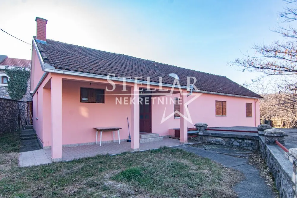 Izdavanje, kuća, 73m², Kuči, Podgorica