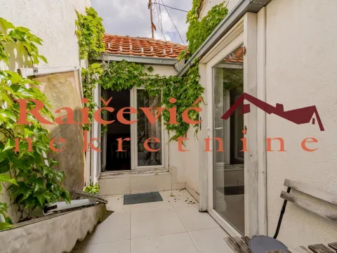 Sale, three bedroom apartment, 82m², Kalenić Pijaca, Vračar Sve Podlokacije - image 4