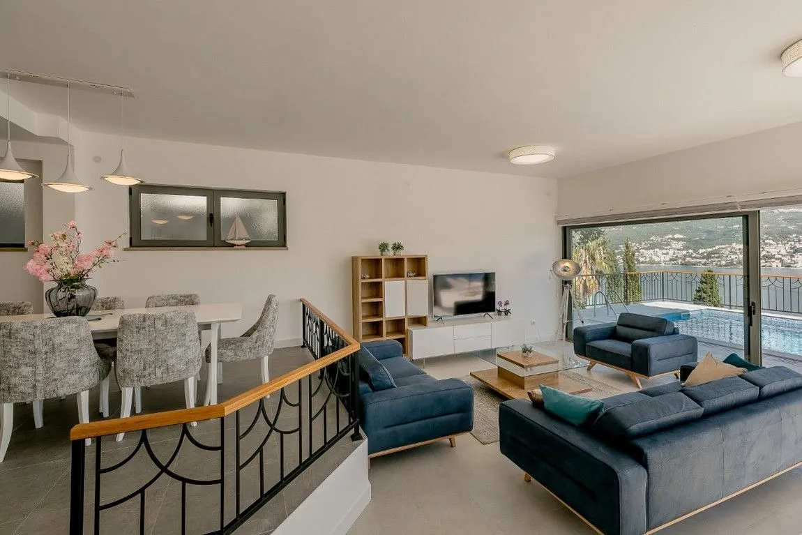Prodaja, kuća, 236m², Njivice, Herceg Novi