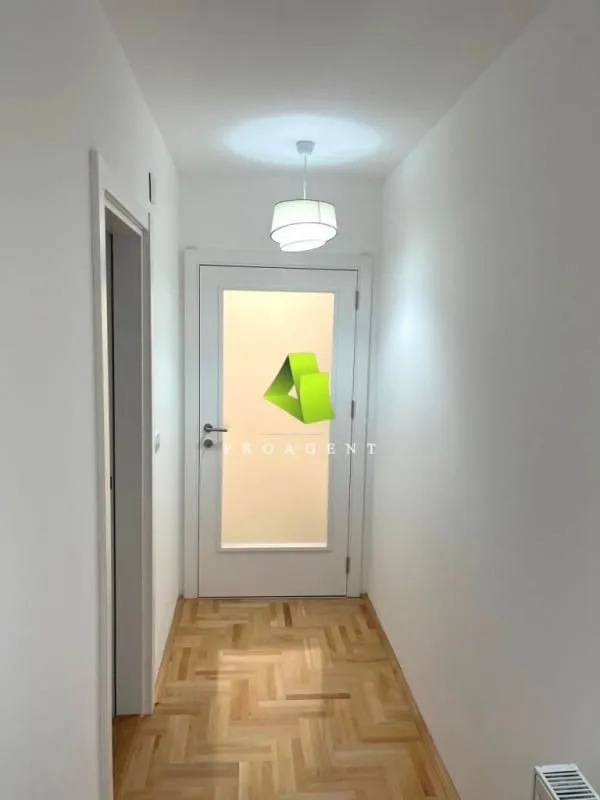 Rent, office space, 55m², Medijana, Niš