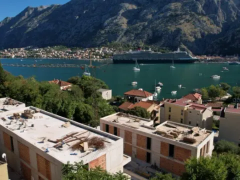 Sale, two bedroom apartment, 58m², Kotor, Crna Gora - image 1
