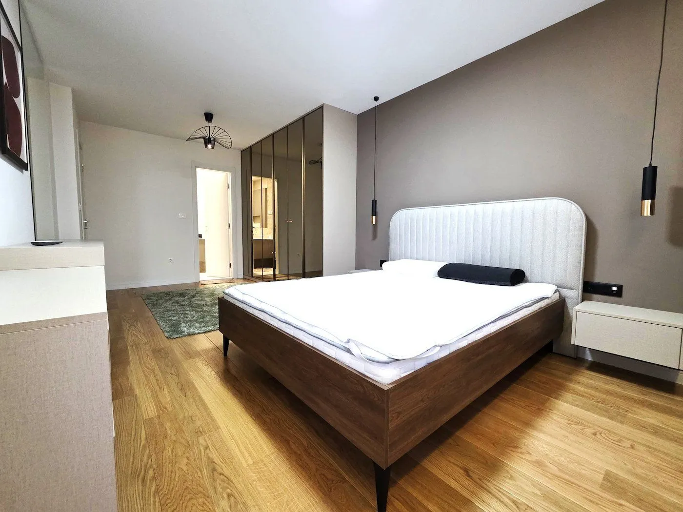 Izdavanje, stan, 105m², Central Point, Podgorica