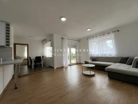 Rent, two bedroom apartment, 80m², Zelenika, Herceg Novi - image 1