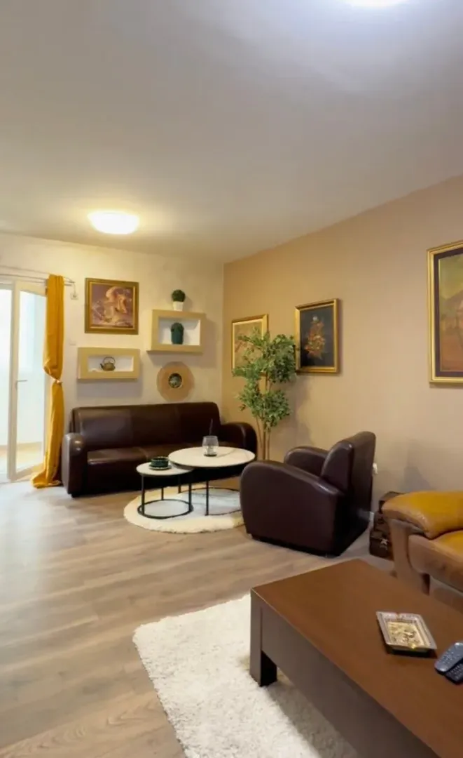 Living room with a sofa set and coffee tables.